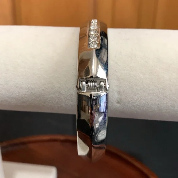 Silver tone rhinestone hinge bracelet - Picture 5 of 6